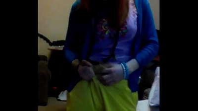 Мастурбация в близък план от червенокоса фея на светлината